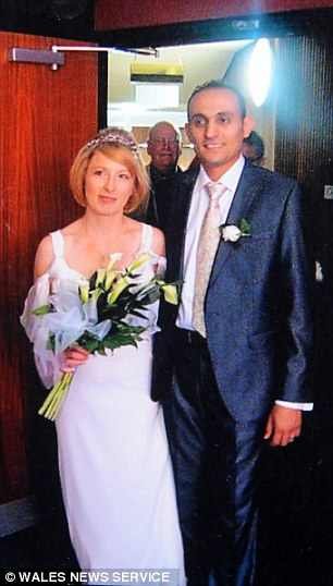 252EFC9100000578-2933063-Mal_Szymanowicz_has_made_an_emotional_plea_for_the_return_of_her-m-59_1422630226747